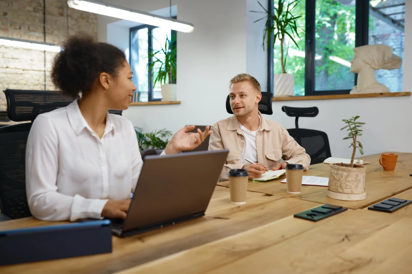 An employer and employee discussing a benefits package